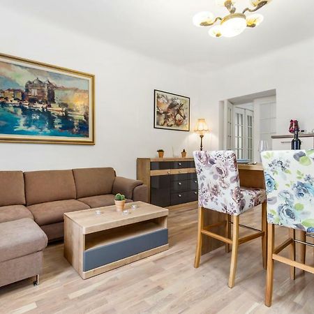 Apartman Villa Carolina Rijeka Exteriör bild