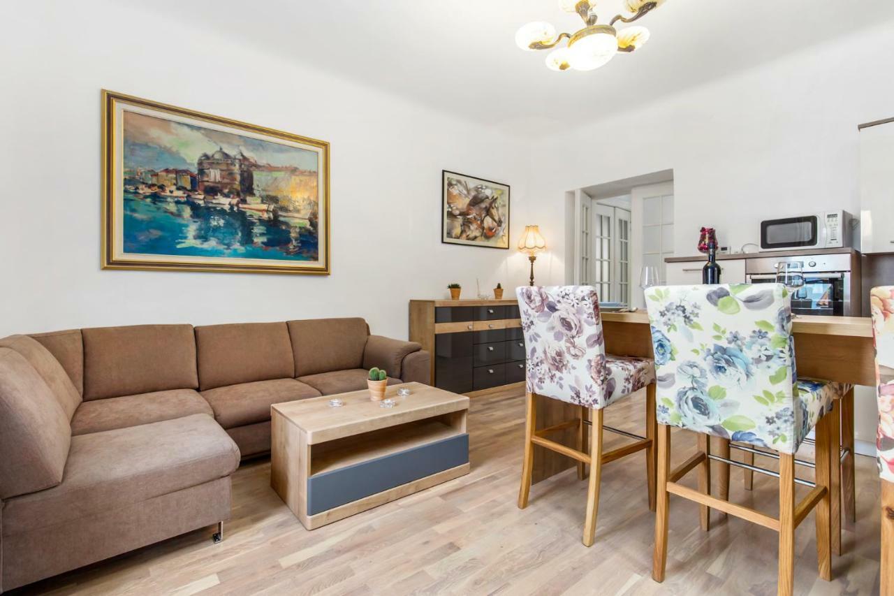 Apartman Villa Carolina Rijeka Exteriör bild