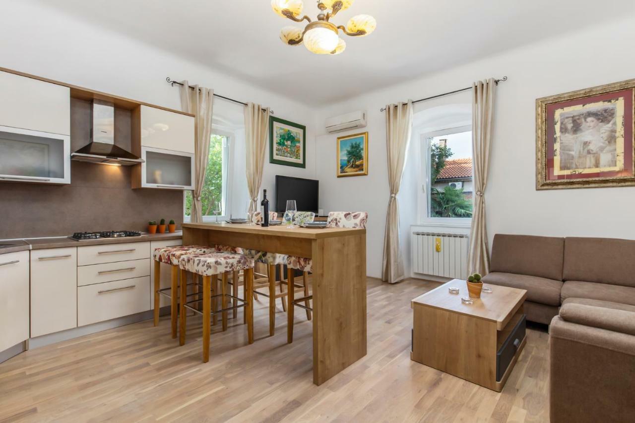 Apartman Villa Carolina Rijeka Exteriör bild