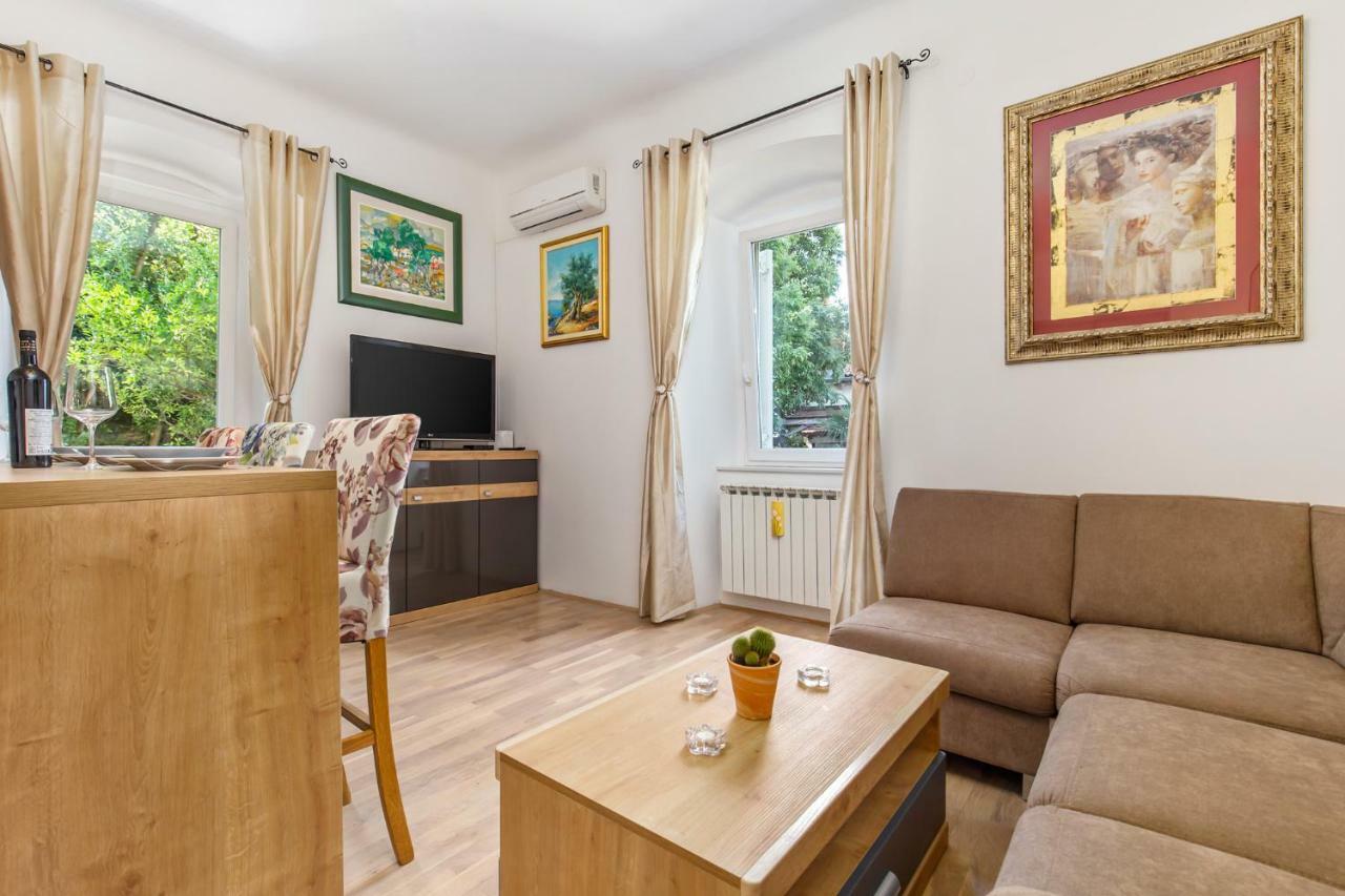Apartman Villa Carolina Rijeka Exteriör bild