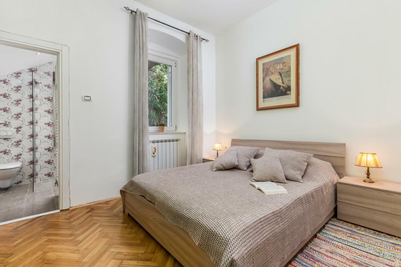 Apartman Villa Carolina Rijeka Exteriör bild