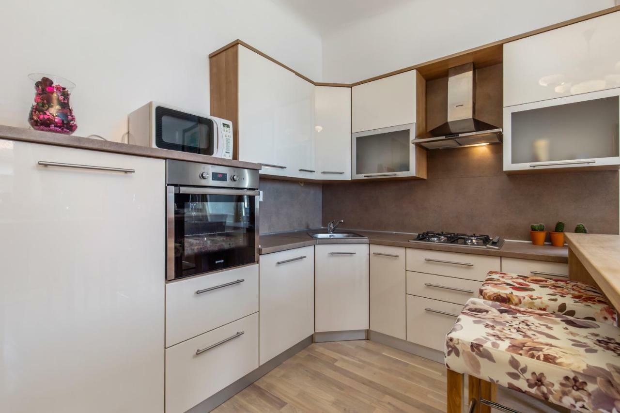 Apartman Villa Carolina Rijeka Exteriör bild
