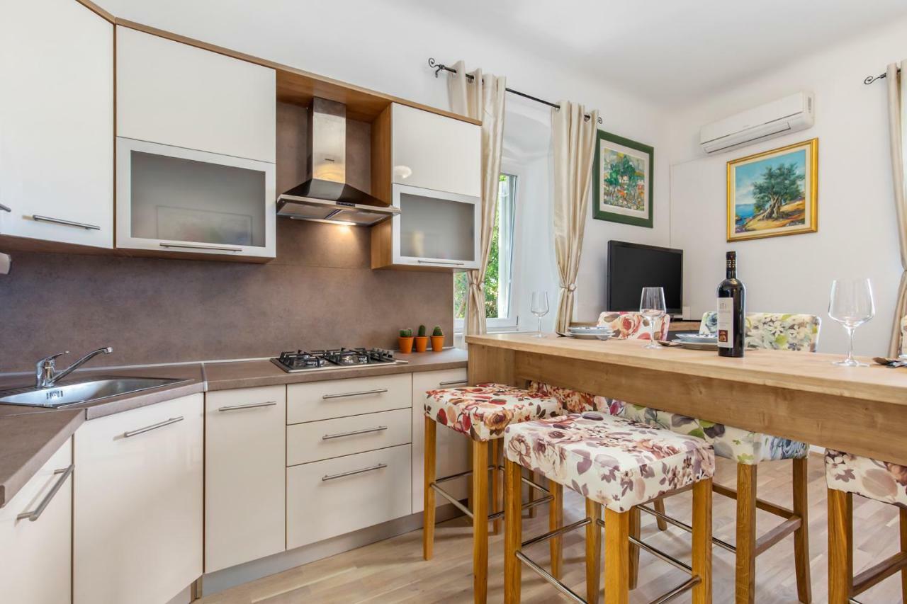 Apartman Villa Carolina Rijeka Exteriör bild