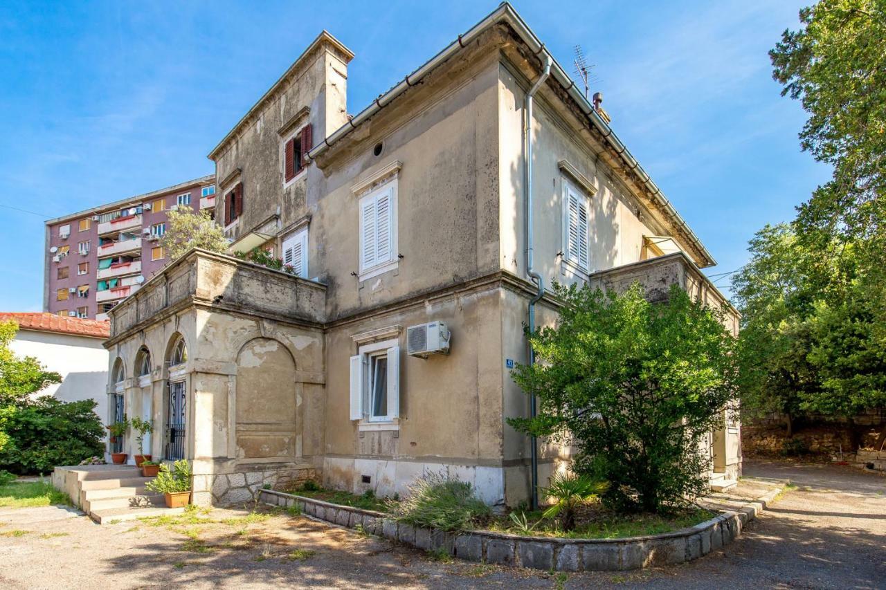 Apartman Villa Carolina Rijeka Exteriör bild