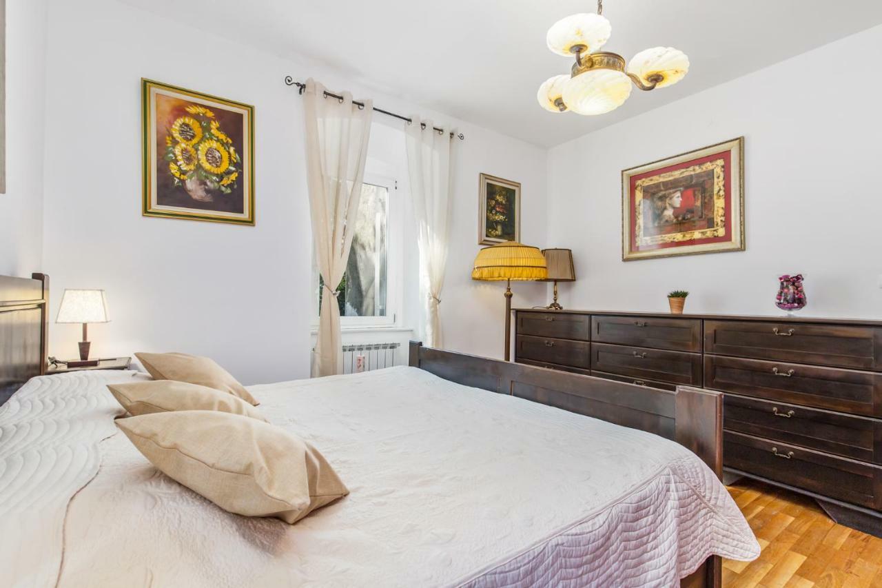 Apartman Villa Carolina Rijeka Exteriör bild