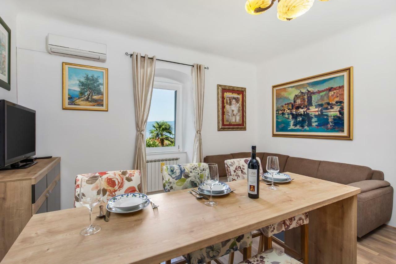 Apartman Villa Carolina Rijeka Exteriör bild